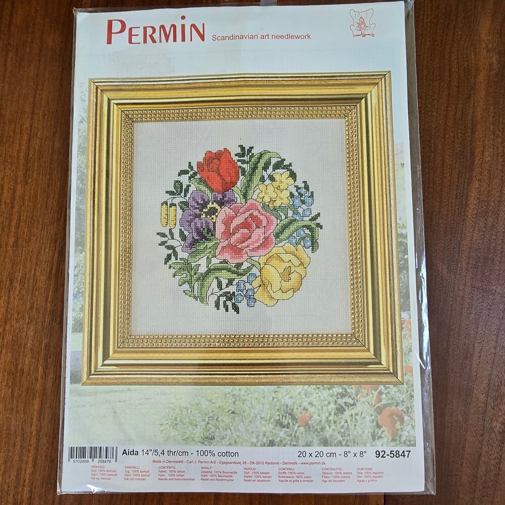 Permin of Copenhagen Flowers Circle Cross Stitch Kit  8"X8" Cottagecore Tulips